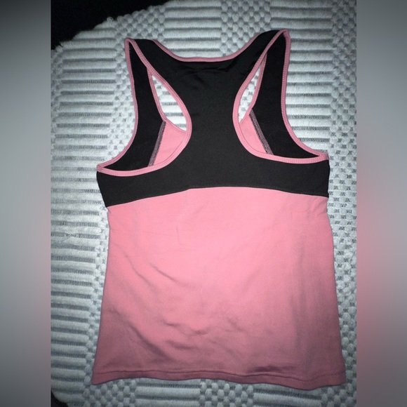 Workout top - Picture 2 of 5